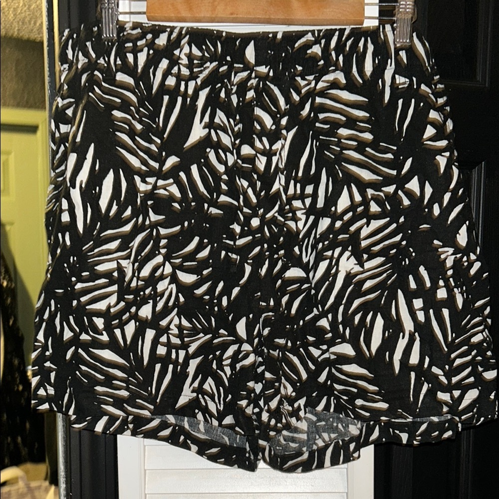 Black and White Patterned Women's Shorts